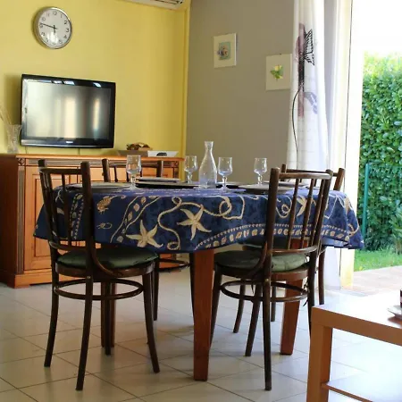 Jonzac, 3 Pieces, 4 Personnes - Fr-1-246d-18 Apartamento Jonzac
